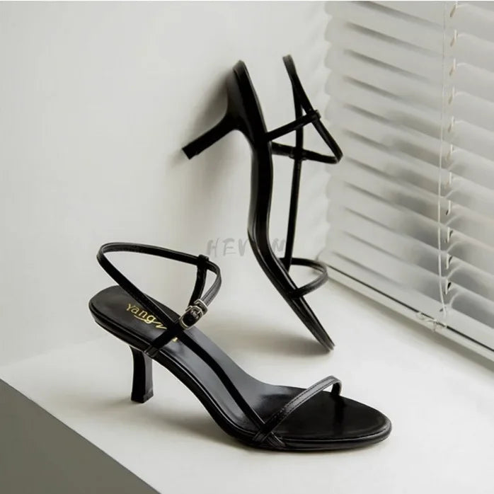2024 verão sandálias baixas mulher terno de couro feminino bege sapatos femininos salto alto de salto baixo preto conforto novo stiletto meninas fas