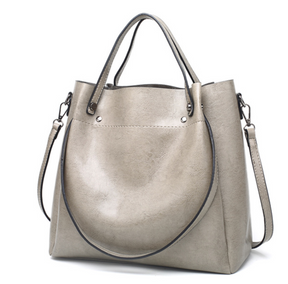 Bolsa Feminina em Couro Genuino - Amara Viturino