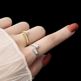 Anel Ajustável Feminino Retangular com Zircônia Cúbica