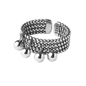 Anel Ajustável Feminino de Malha com 4 Bolinhas Penduradas