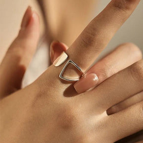 Anel Feminino Ajustável Assimétrico Liso Vazado