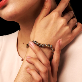 Pulseira Feminina com Elos Entrelaçados
