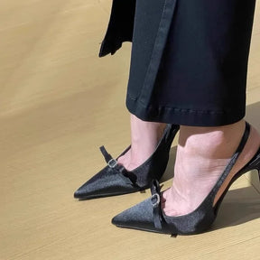 2025 primavera e verão novos saltos altos de cetim para mulheres, saltos finos com estilo arco, sapatos únicos pontiagudos franceses, sandálias baotou