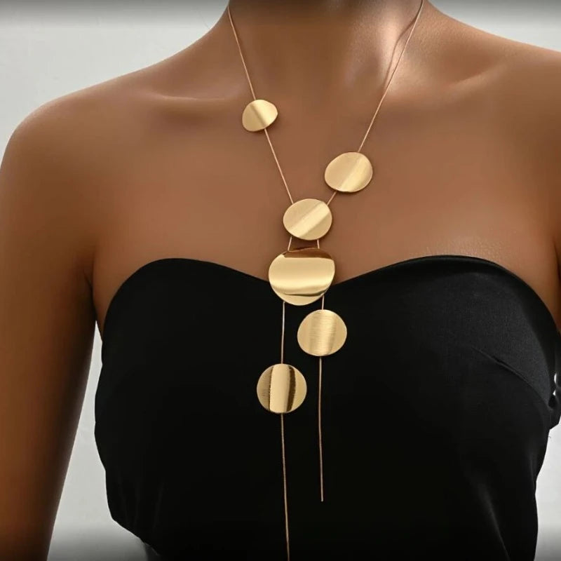 Moda na europa e nos estados unidos temperamento grande peça redonda colar longo personalidade feminina simples clavícula corrente