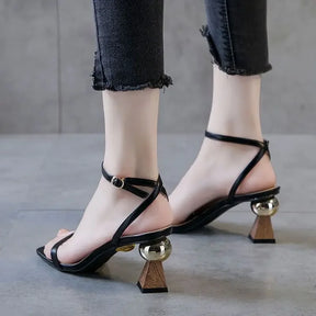 Sandálias de verão da moda feminina salto alto cabeça quadrada estilo fada ao ar livre sapatos vestíveis material de poliuretano confortável