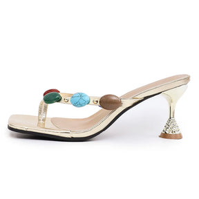 Sandálias femininas cravejadas de pedras preciosas, estilo boêmio, clipe de dedo do pé, chinelos ao ar livre, sapatos de festa de salto fino dourado, verão 2025