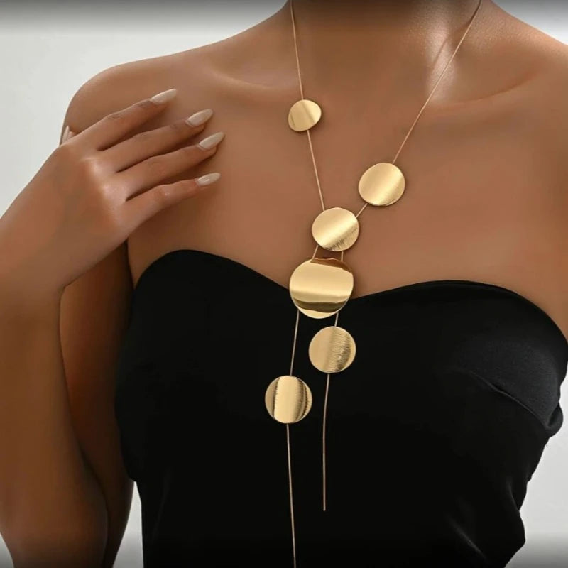Moda na europa e nos estados unidos temperamento grande peça redonda colar longo personalidade feminina simples clavícula corrente
