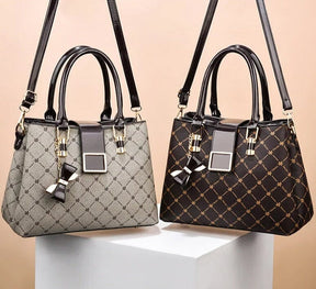 Bolsa Feminina em Couro Genuino - Astonini