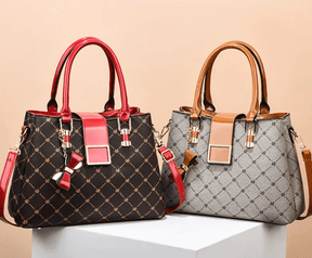 Bolsa Feminina em Couro Genuino - Astonini