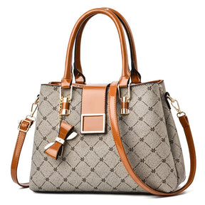 Bolsa Feminina em Couro Genuino - Astonini