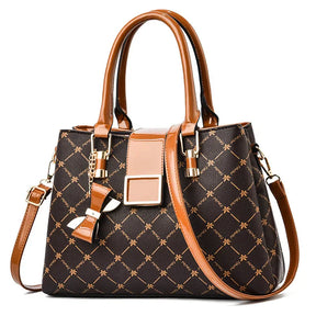 Bolsa Feminina em Couro Genuino - Astonini
